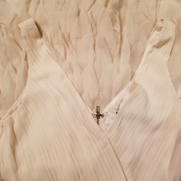 💥2 SM LEFT - Feather Elegance Dress - Picture 3 of 4